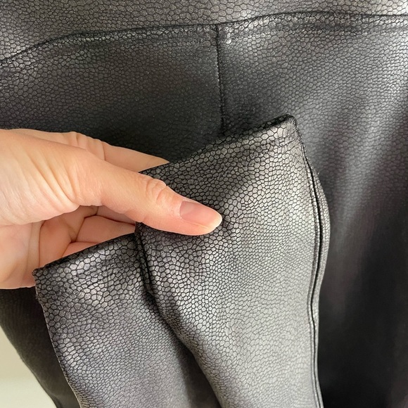 Spanx Faux Leather Black Snake Skin Leggings - Size Medium - Picture 16 of 16